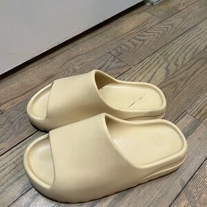 Cream YEEZY Slide Sandals